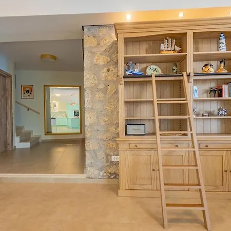 Villa Isabelle With Superb Views *