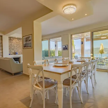 Isabelle With Superb Views Villa