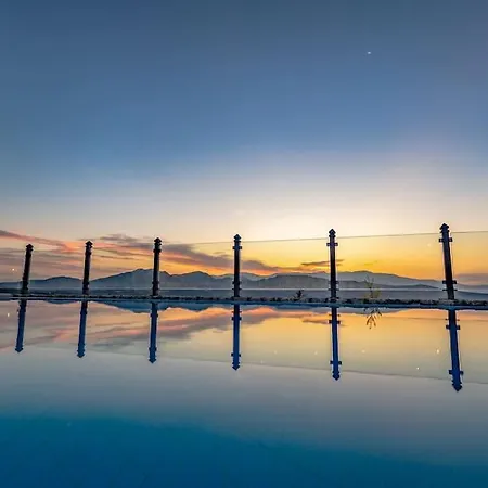 Isabelle With Superb Views Villa *