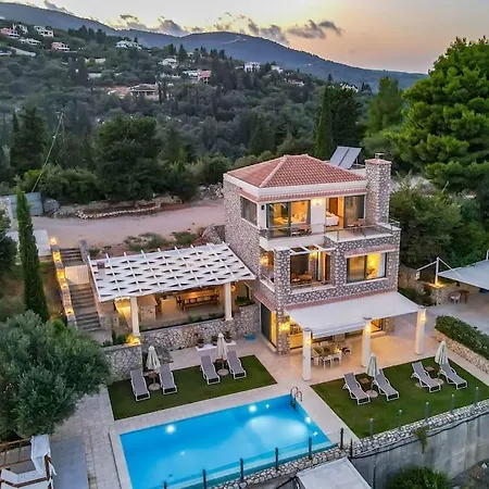 Villa Isabelle With Superb Views *