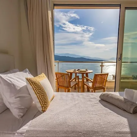 Isabelle With Superb Views Villa