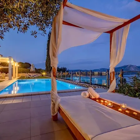 Villa Isabelle With Superb Views *