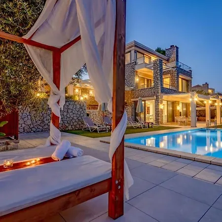 Isabelle With Superb Views * Λυγιά