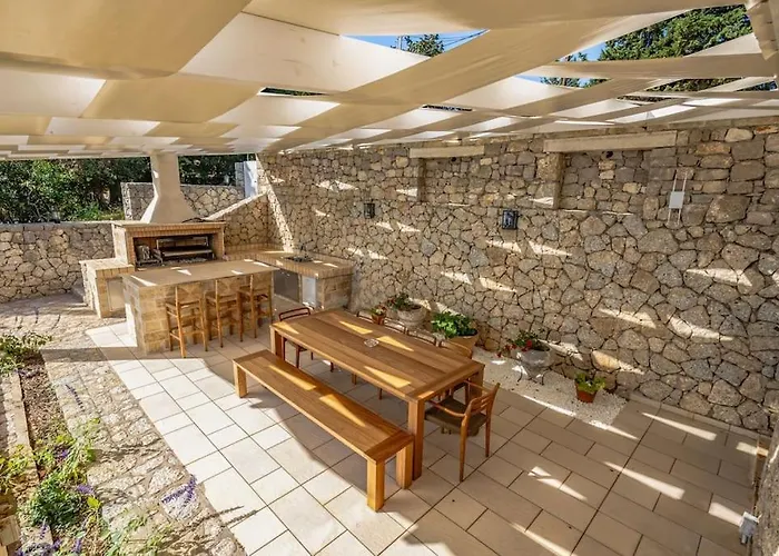 Villa Isabelle With Superb Views